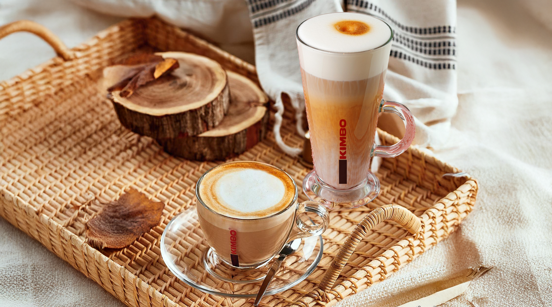 Latte vs Cappuccino: How Two Coffee Icons Stand Apart (2026